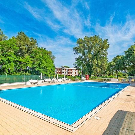 La Dolce Vita - Apartment With Shared Pool And Large Terrace Lido delle Nazioni Esterno foto