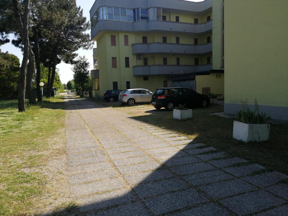 La Dolce Vita - Apartment With Shared Pool And Large Terrace Lido delle Nazioni Esterno foto