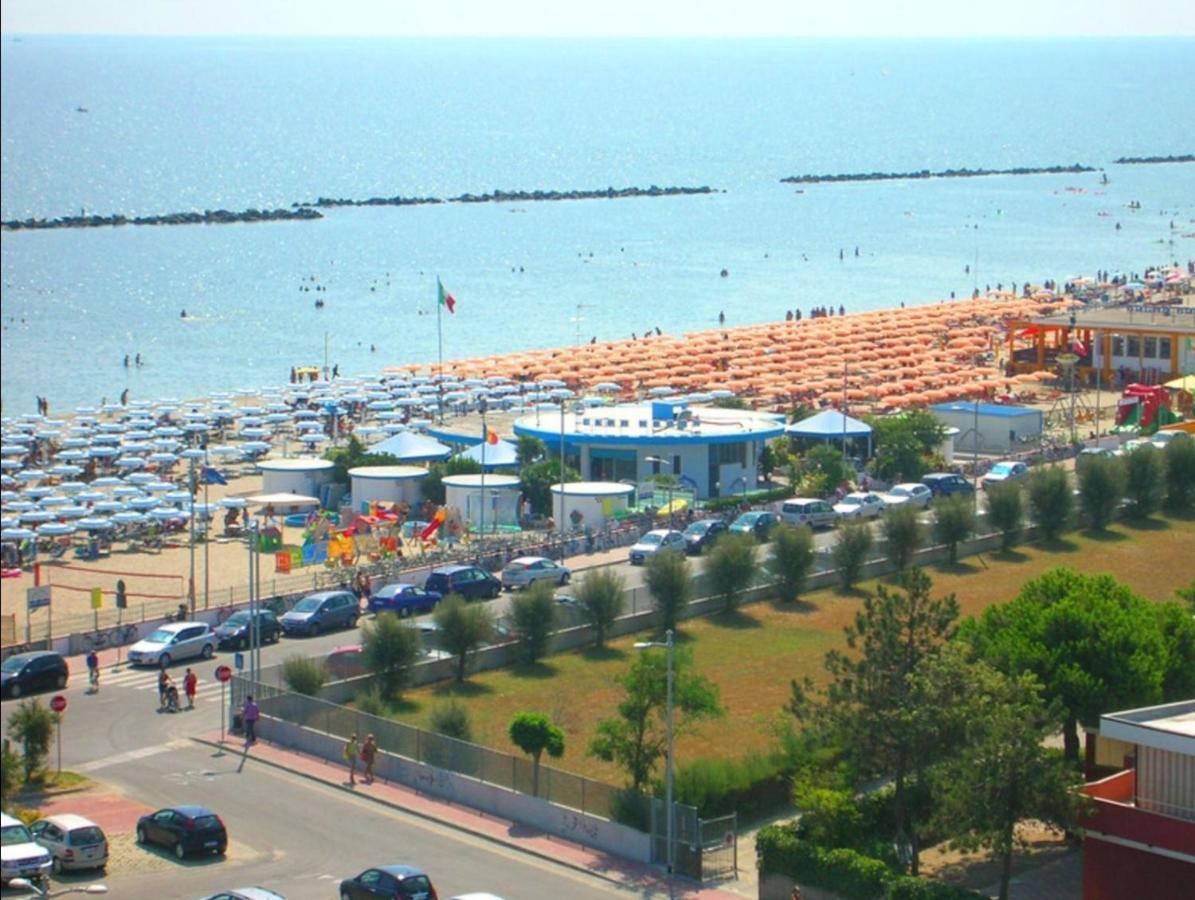La Dolce Vita - Apartment With Shared Pool And Large Terrace Lido delle Nazioni Esterno foto