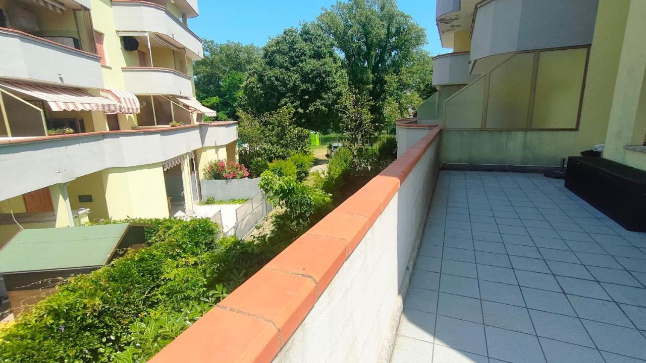 La Dolce Vita - Apartment With Shared Pool And Large Terrace Lido delle Nazioni Esterno foto