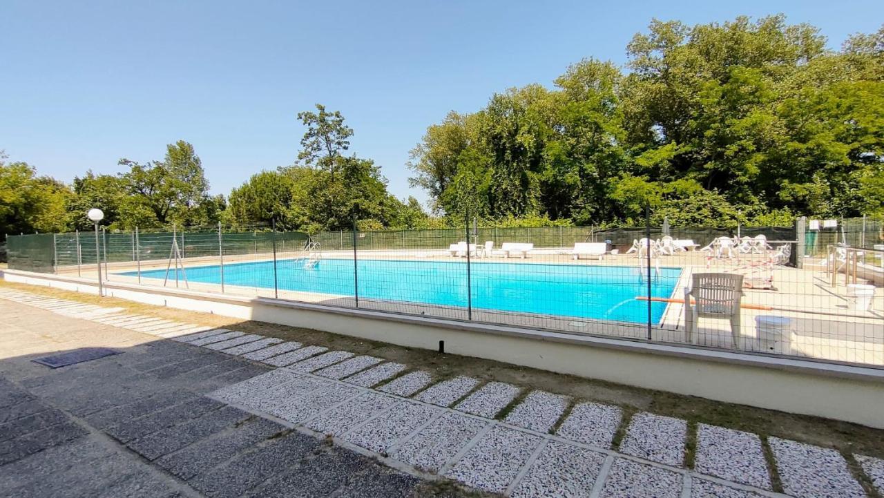 La Dolce Vita - Apartment With Shared Pool And Large Terrace Lido delle Nazioni Esterno foto