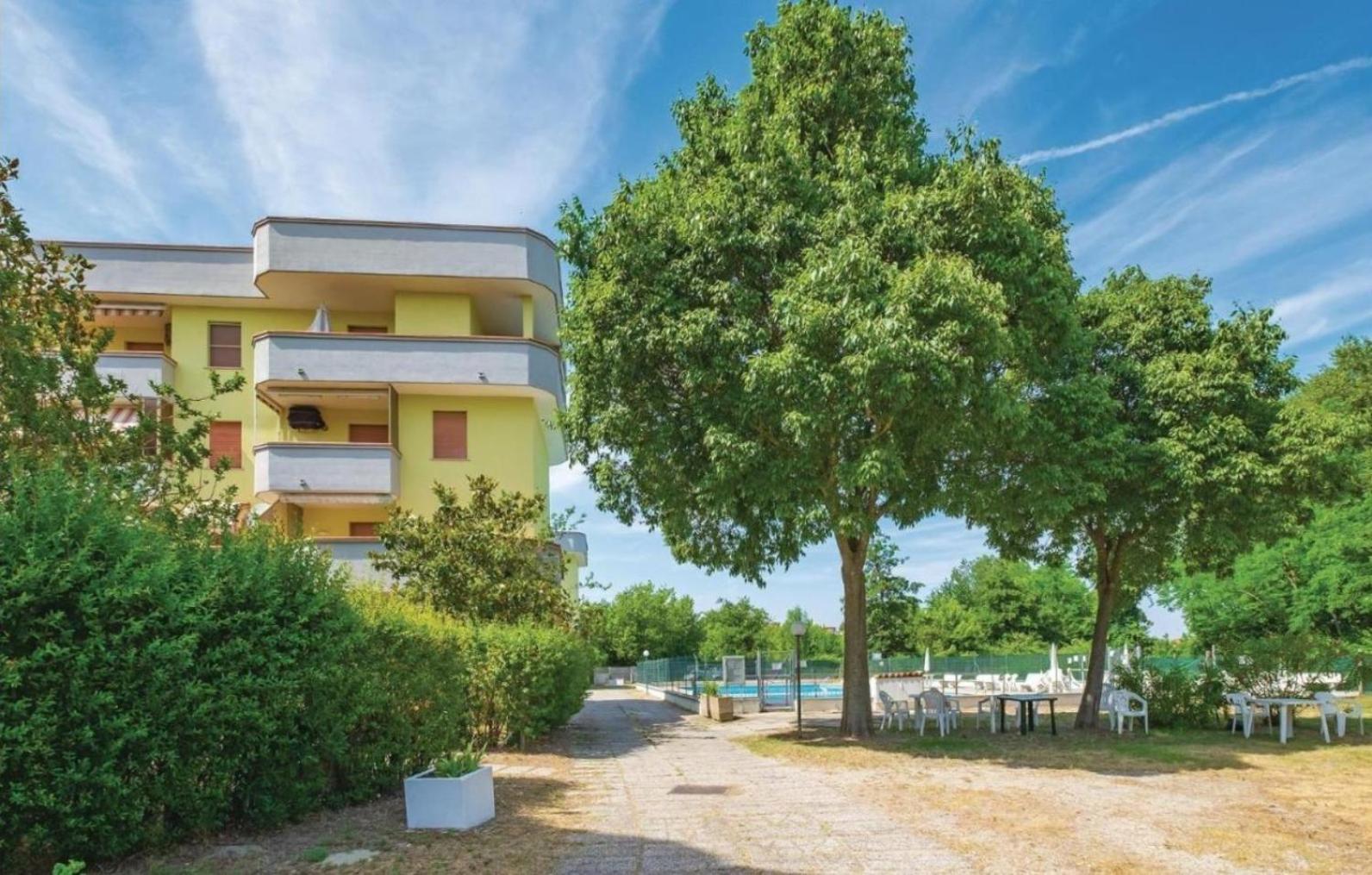 La Dolce Vita - Apartment With Shared Pool And Large Terrace Lido delle Nazioni Esterno foto